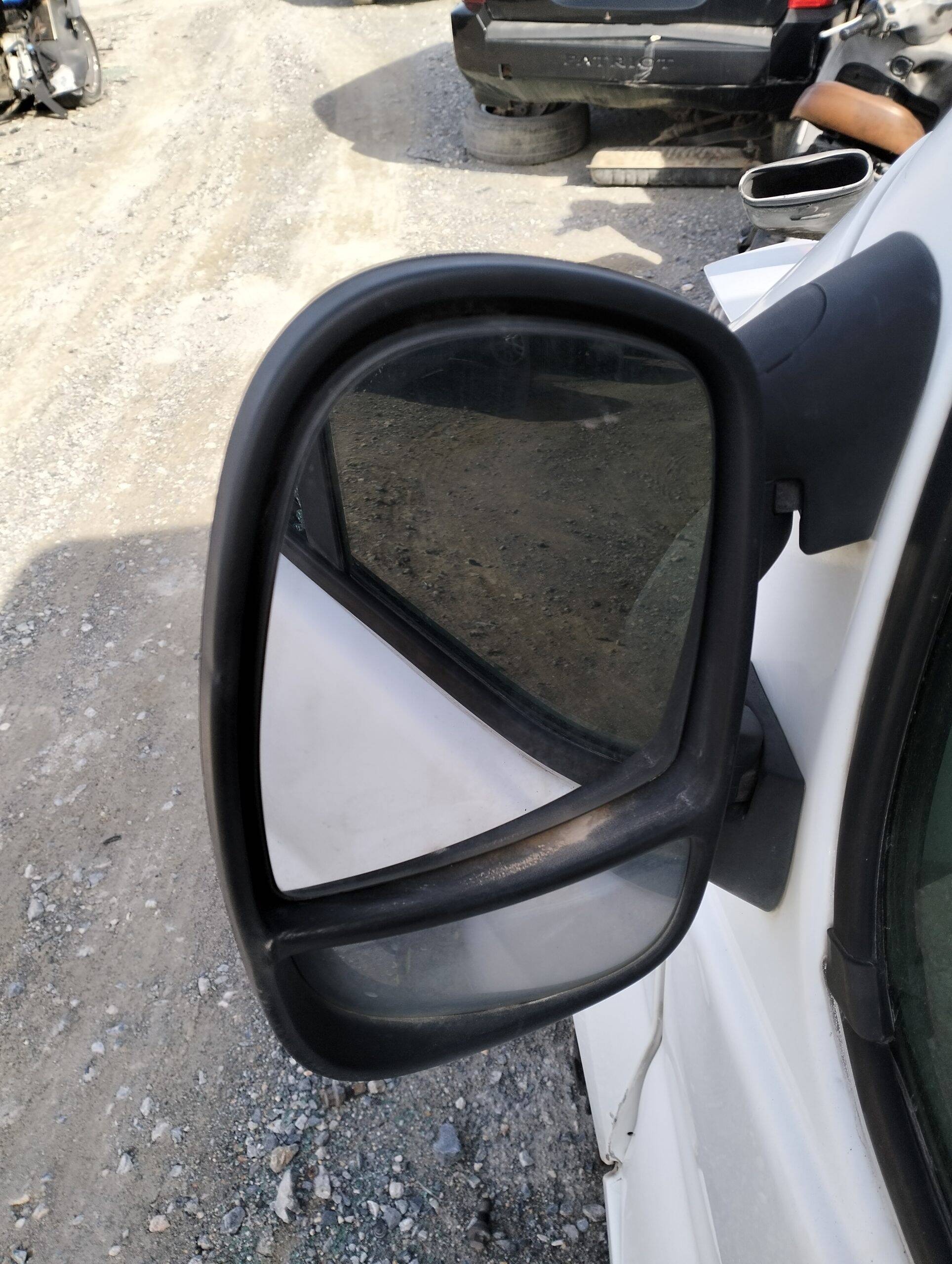 Retrovisor izquierdo nissan primastar (x83)(09.2002->)