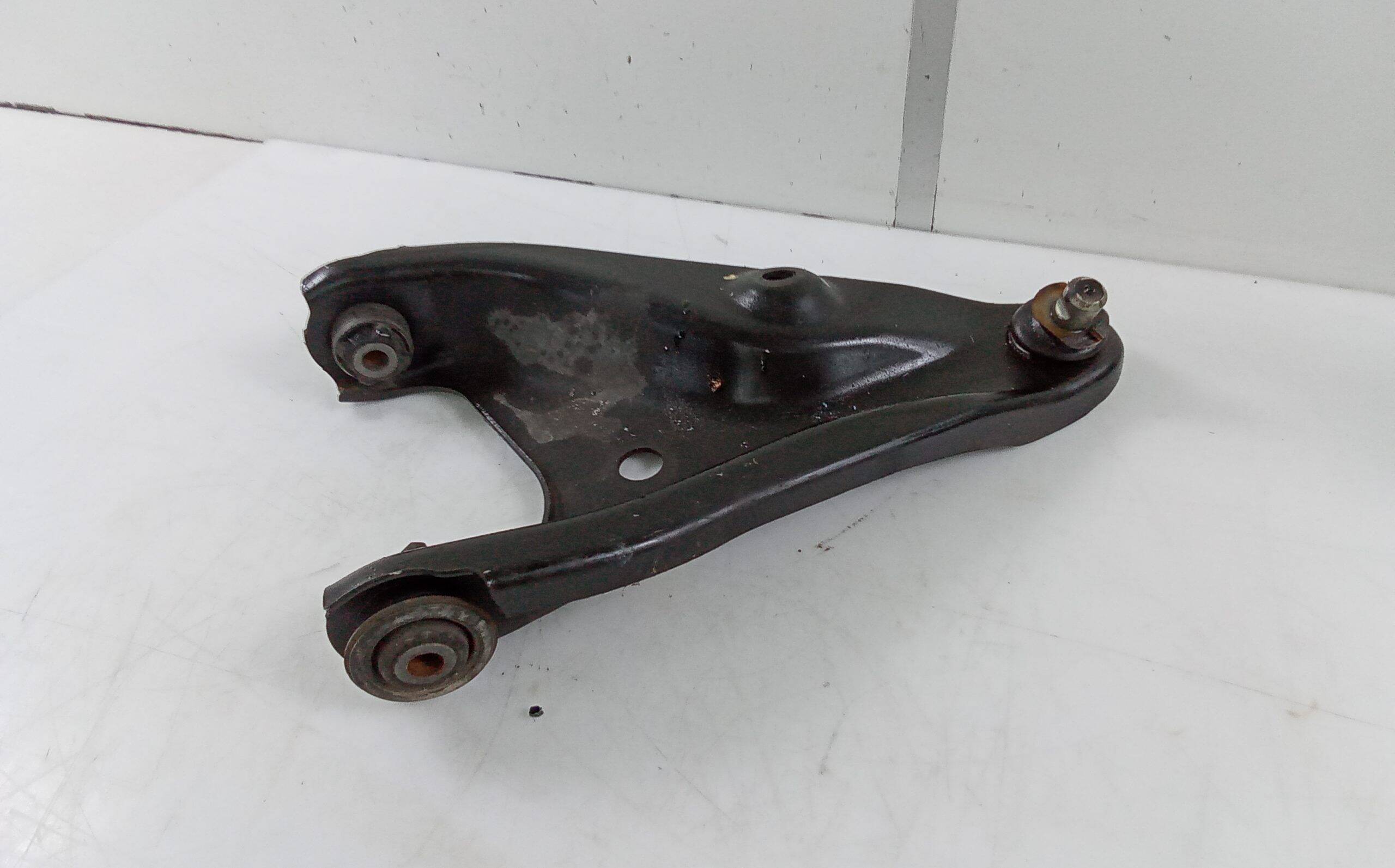 Brazo suspension inferior delantero izquierdo dacia lodgy (04.2012->)