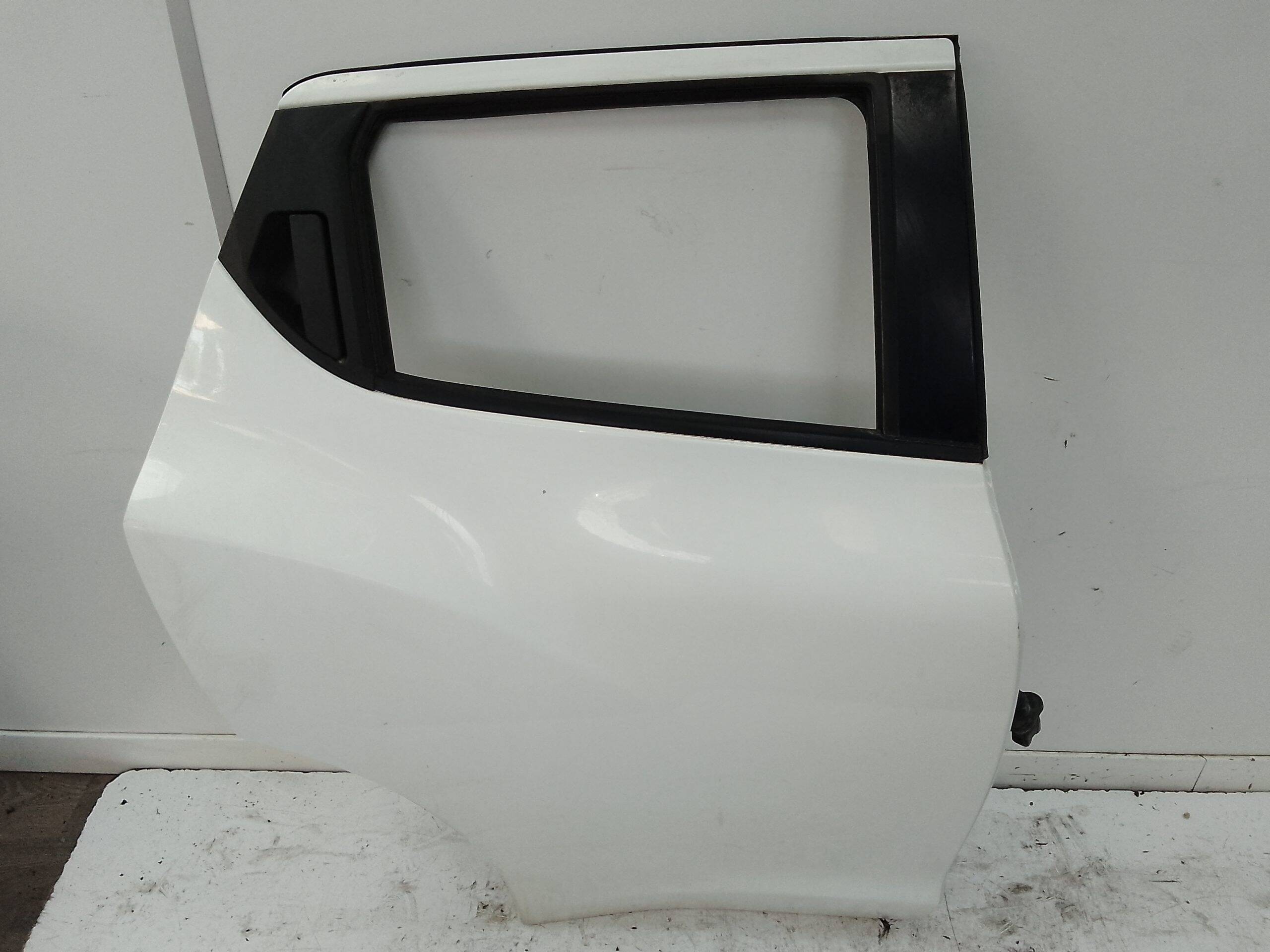 Puerta trasera derecha nissan juke i (f15e)(06.2010->)