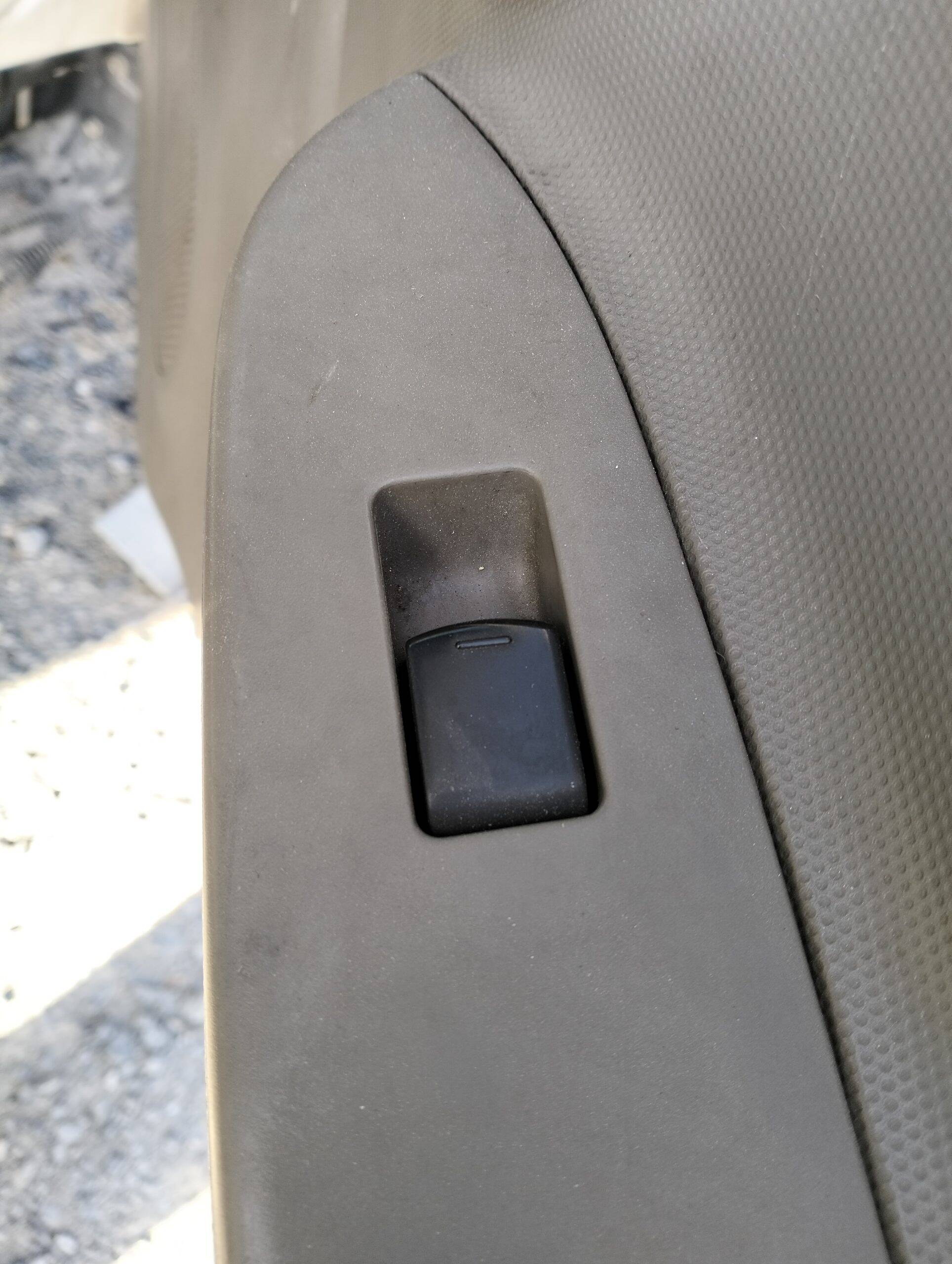 Mando elevalunas delantero derecho nissan cabstar ->09.06