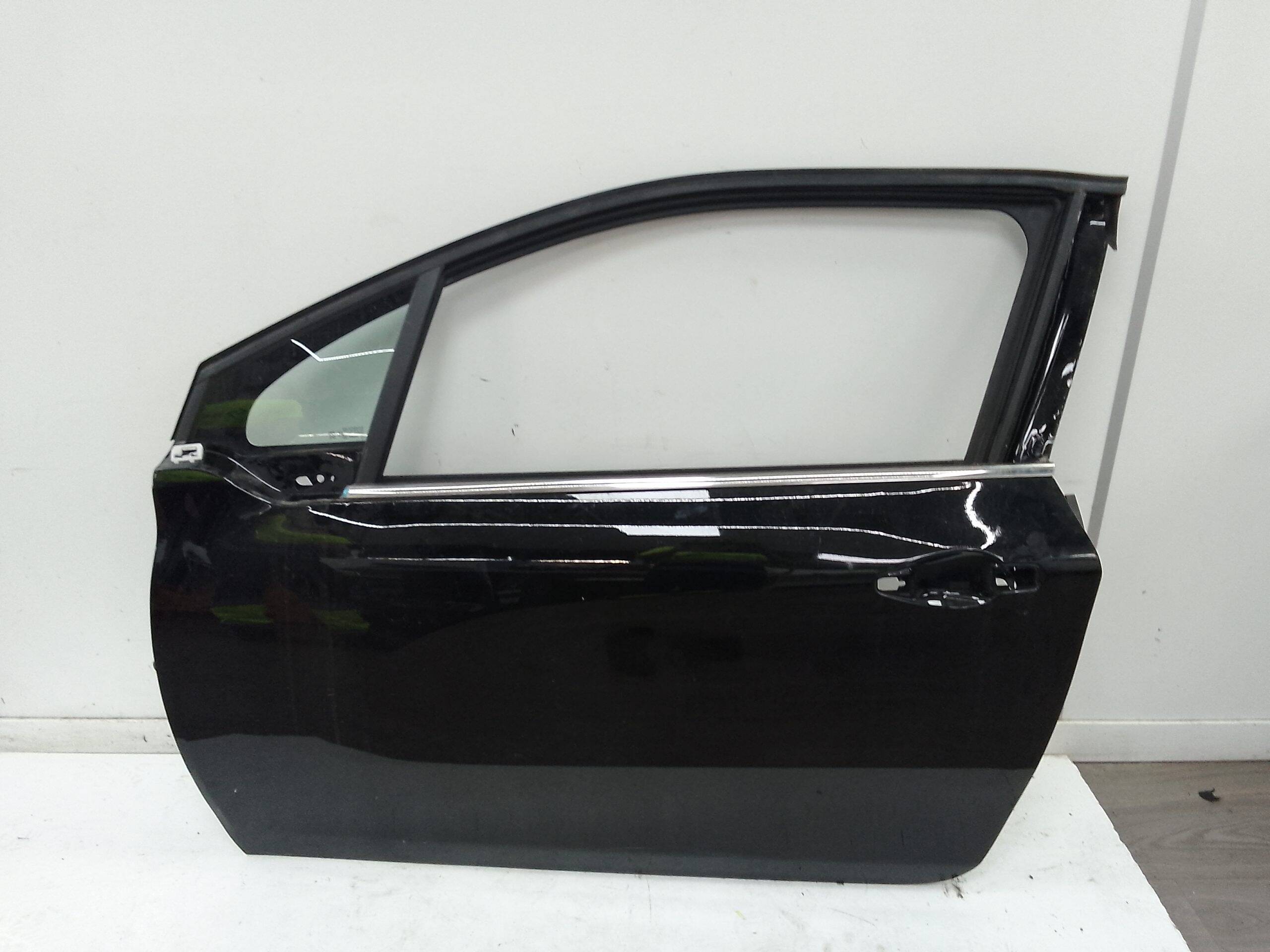 Puerta delantera izquierda peugeot 208 (01.2012->)